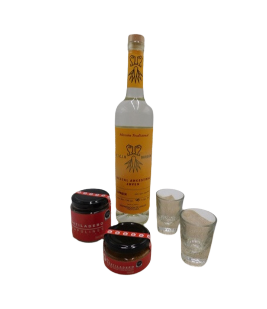 Regalo Selecto 2 - Botella + vasos + chapulines + sal