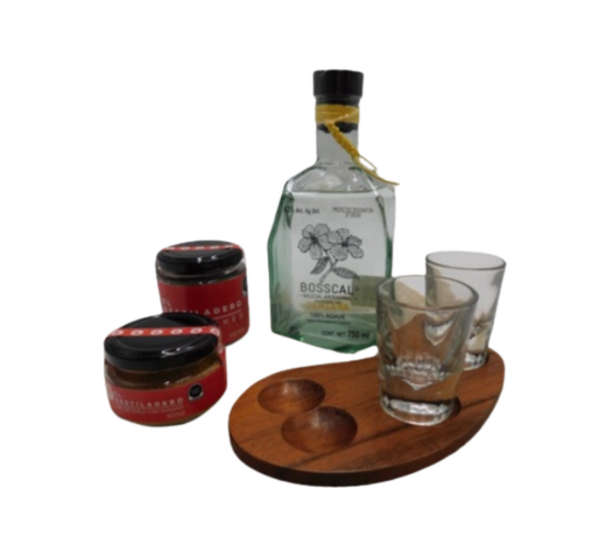 Regalo Selecto 3 - Botella + vasos + chapulines + sal + charola